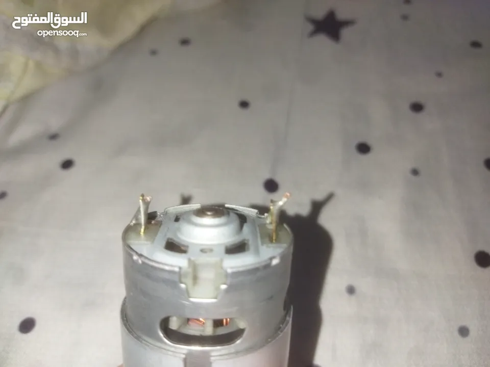 موتور صغير 10.8ڤولت بحالة ممتازة و بسعر ناار