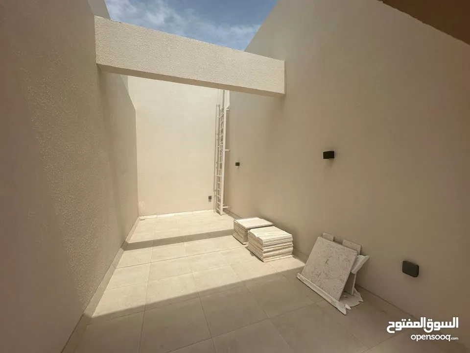 5 + 1 Maid’s Room Villa in Muscat Hills for Rent