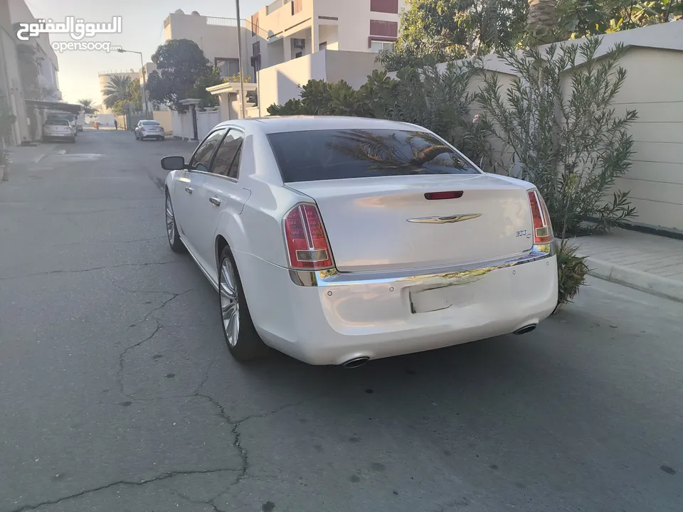 Chrysler 300 2012 for sale pearl white