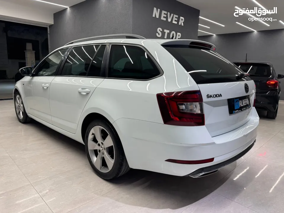 Skoda Octavia station