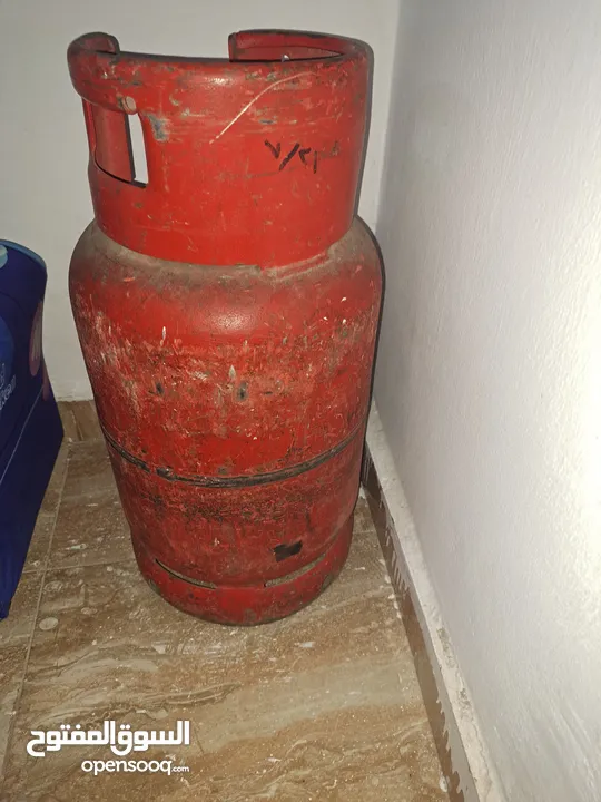 ثلاث جرات غاز للبيع  الوحدة ب30 دينار فاضية