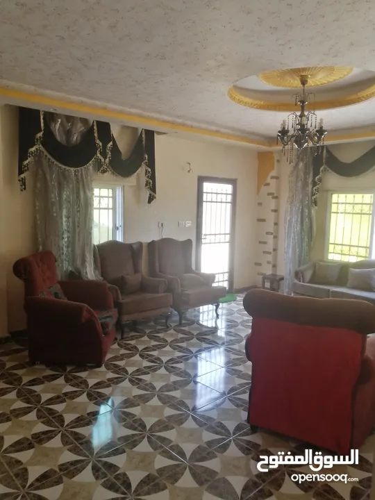 منزل للبيع على شارع 100 مطل منطقة جميلة جدا و هاذيه