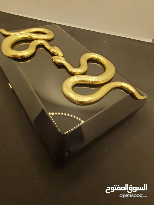 حقيبة كلاتش من ماركة كيليان ذا تمبتريس سوداء وراقيه ،Black Clutch The Temptress by Kilian
