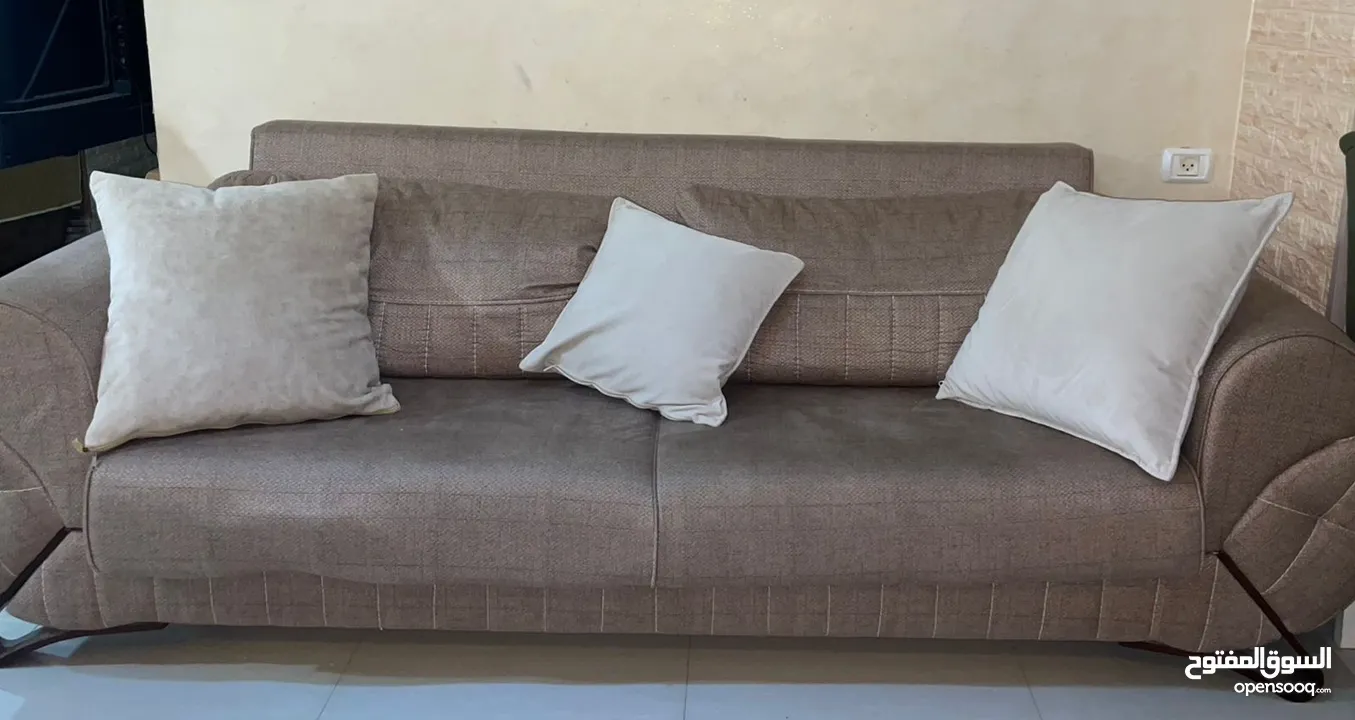 قطعة واحدة... وظيفتين، كنباي تتحول لسرير