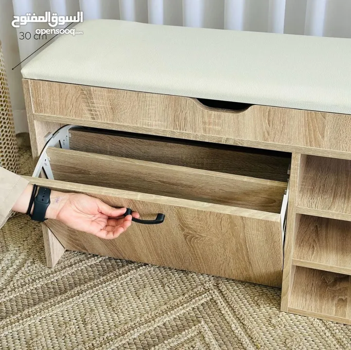 تواليت للصبايا  فاخر بتصميم عصري مع الكرسي اجعلي غرفتك أكثر أناقة وتنظيمًا مع هذا التواليت المميز