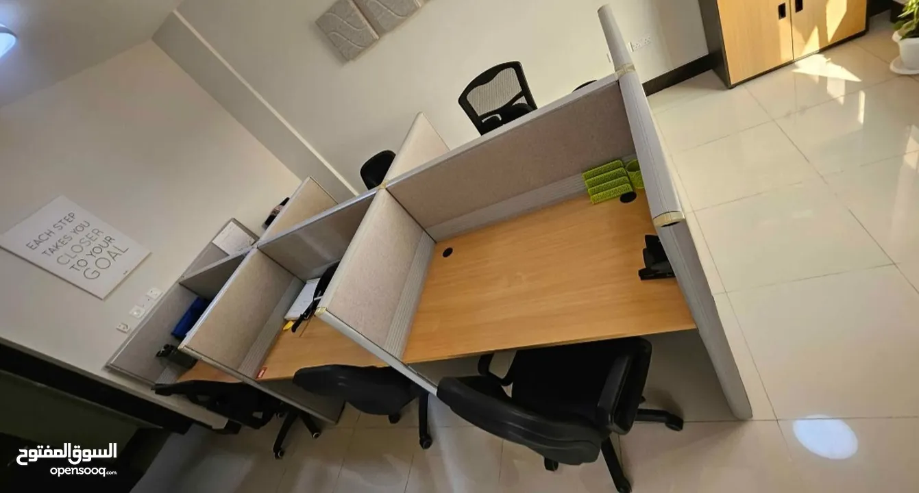 Office cubicle (6 spaces). Like new Chairs not included