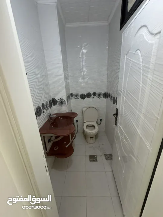 الشقة للبيع في رام الله / عين مصباح . الموقع عين مصباح / قرب جامعة القدس المفتوحه طابق اول