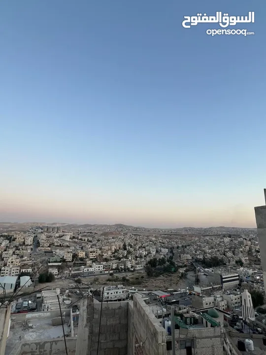 بيت كبير 3 طوابق وتسوية على شارعين موقع مميز