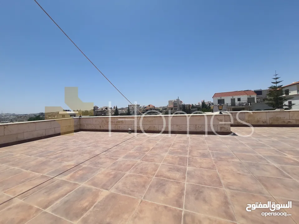 شقة دوبلكس طابق اول للايجار في الظهير بمساحة بناء اجمالية 400م