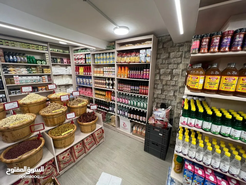 ديكور محل عطارة وماكينة قهوة شبه جديدة