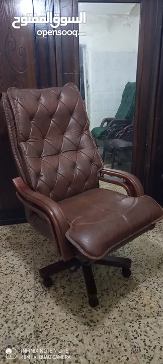 يتوفر لدينا صيانة اثاث المدارس والمكاتب والمراكز بجميع انوعها