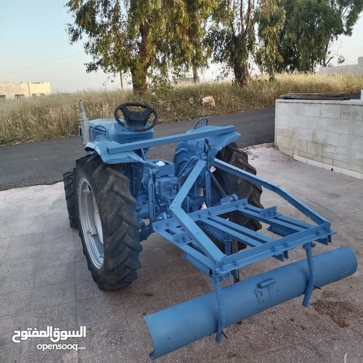 تركتراسكي للبيع مستعجل