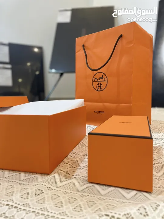 اكياس ماركات عالمية، براندات عالميه للهدايا وديكورات التصوير.