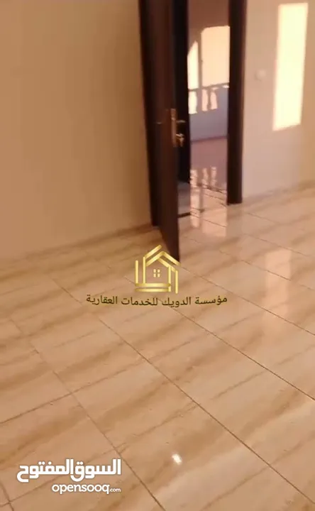 شقة فارغة - المدينة الرياضية - 3نوم 1ماستر - 210م - مطلة - قريبة من الخدمات
