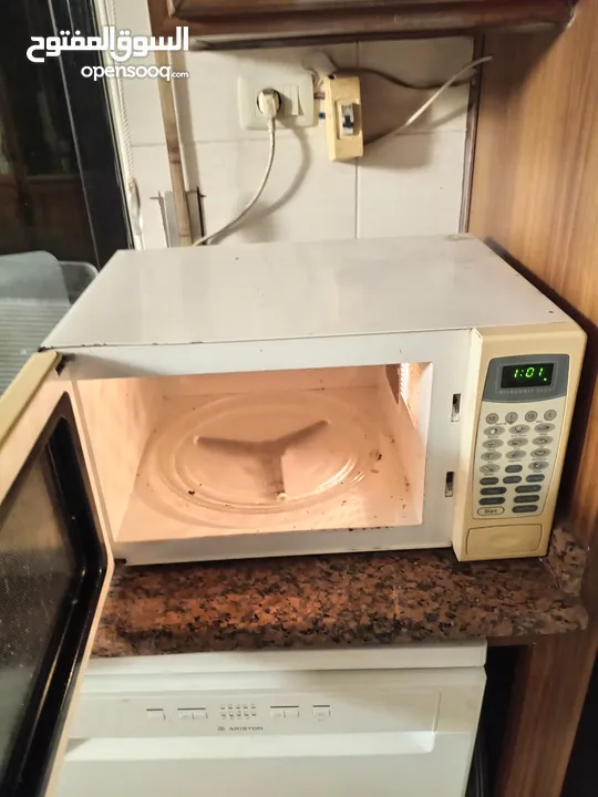 غاز 5 عيون و مايكرويف بحالة ممتازة للبيع