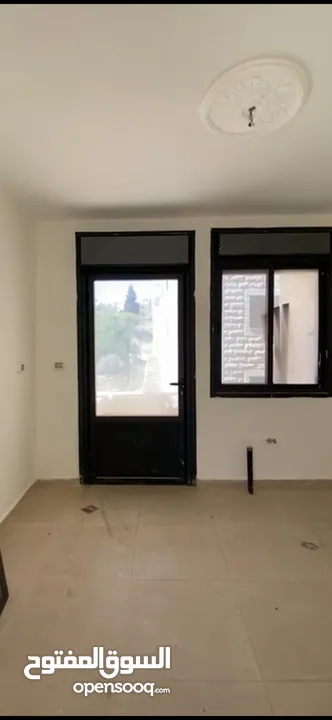 شقة قريبة من جامعة بير زيت 900 متر فقط عن الجامعة