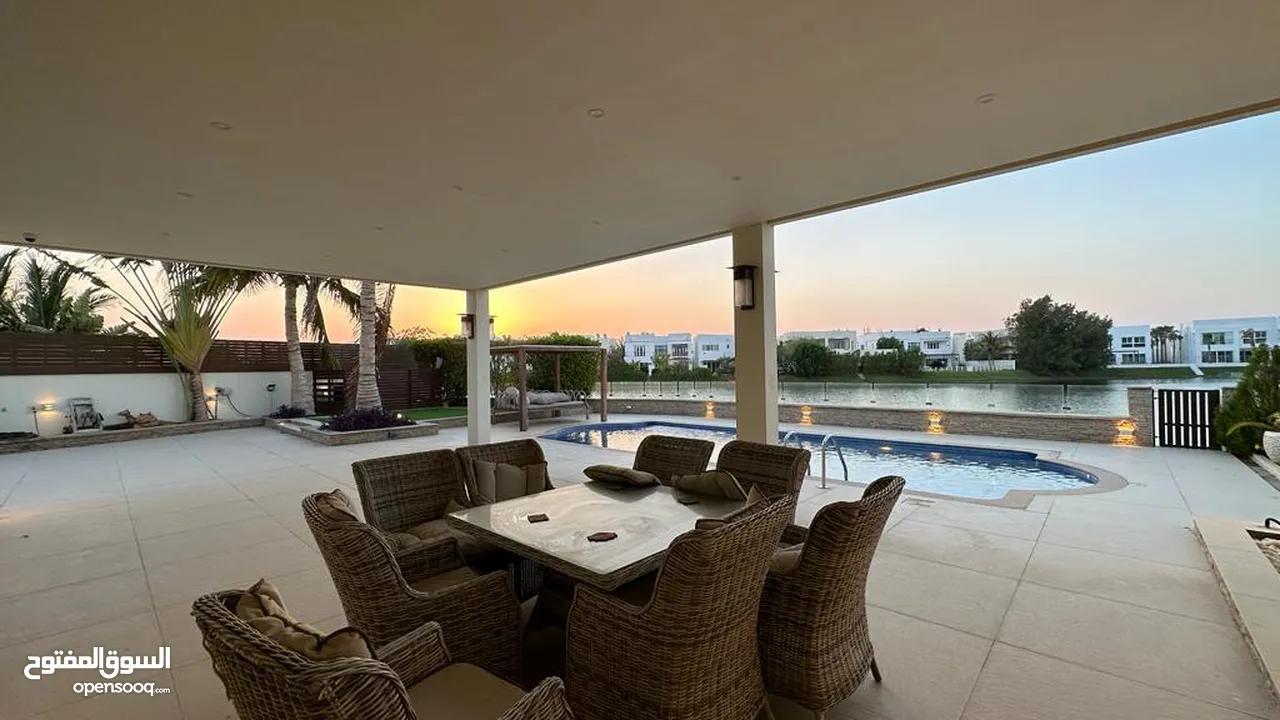 A luxury villa with a lake view in Al Mouj Роскошная вилла с видом на озеро в Аль Муж