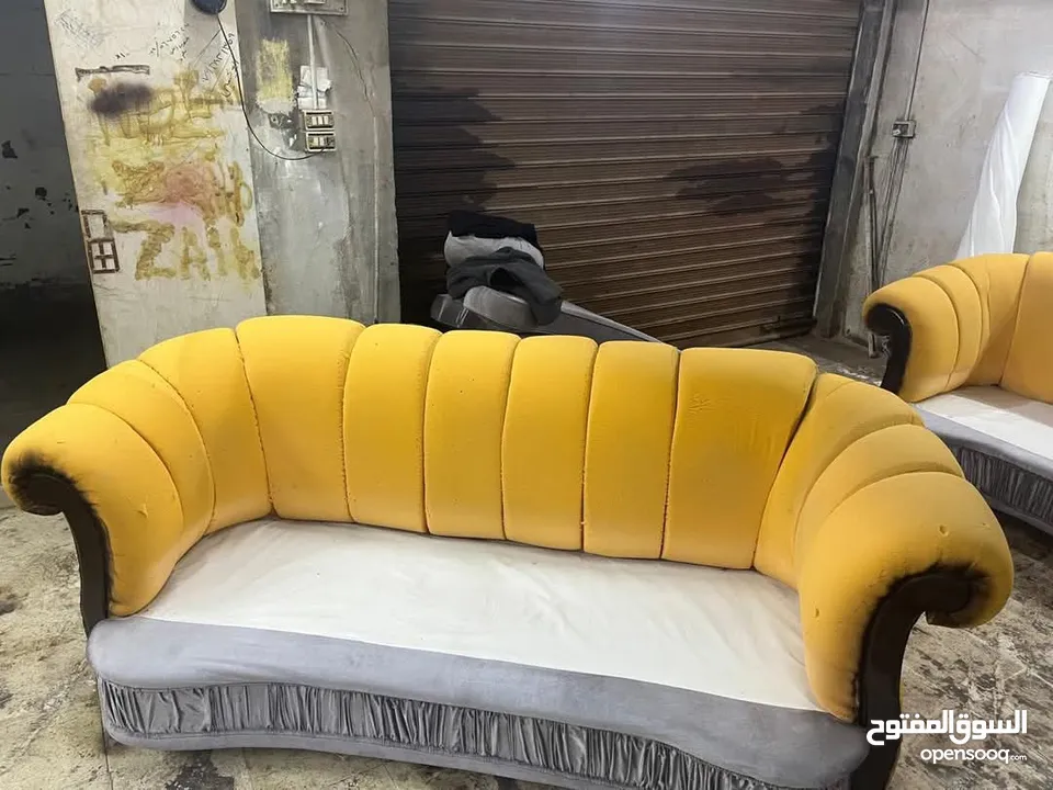 بدّك كنب يغيّر شكل بيتك؟ إحنا وجهتك!  كنب مودرن، خامات فخمة، ألوان بتلبق لكل زاوية! والأحلى؟ عندك