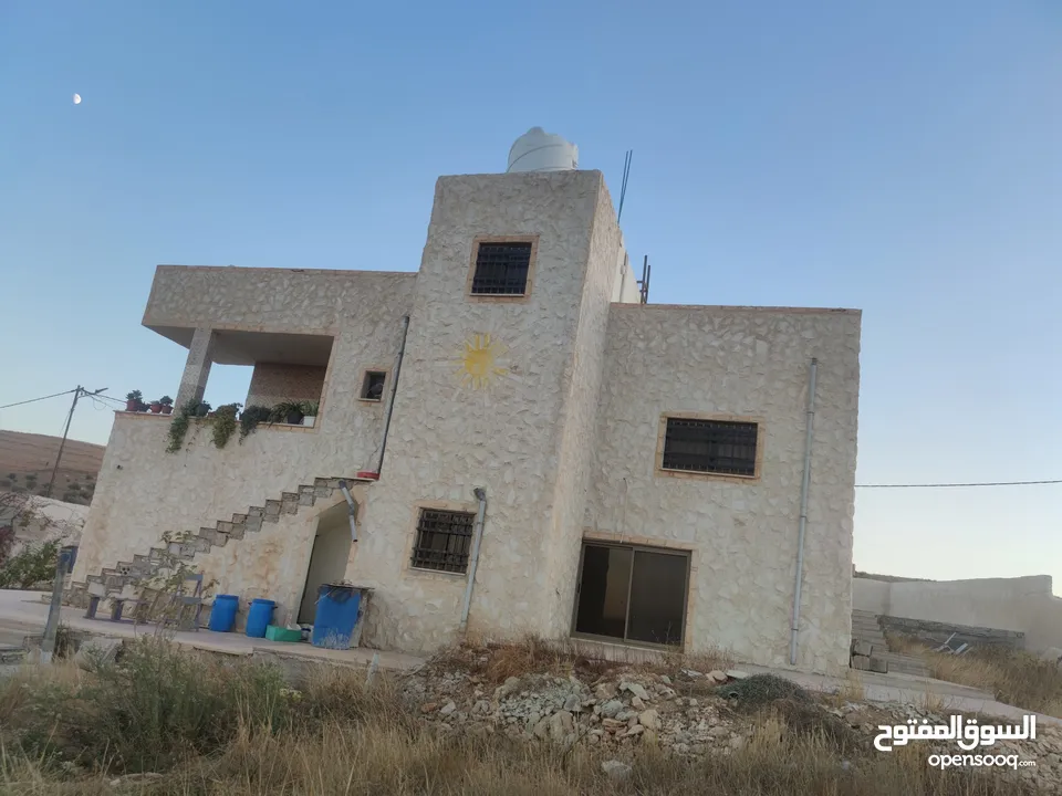 مزرعة مع بيت للبيع