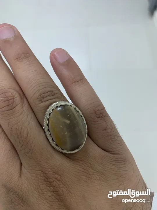 خاتم حجر عقيق عماني لون جميل وحجم الحجر كبير