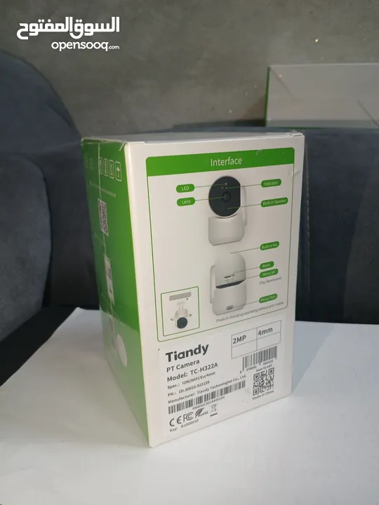 كاميرا مراقبةمنزلية من شركة tiandy العالمية بتصميم عصري وتدعم تطبيق على الواي فاي لتسهيل الاستخدام.
