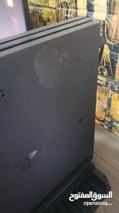 PS 4 PRO 1000 GIGA مع ايدين اصليات  والسعر نهائي لو سمحتو الجهاز صلاة النبي ما بشكي من اشي