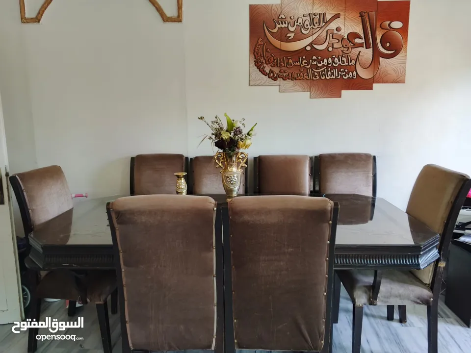 للبيع طاولة سفرة ثمانية كراسي