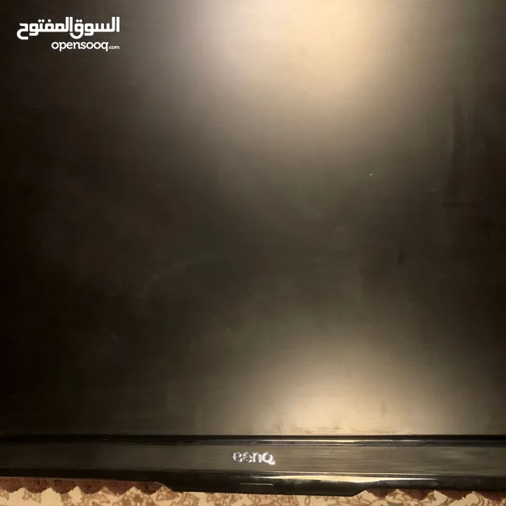 شاشة BenQ شغاله ميه بليه للبيع 30 دينار مع وصلة hd  وشاشه ثانيه نوعها Nihon كانت شغاله وطفت فجأه بتت