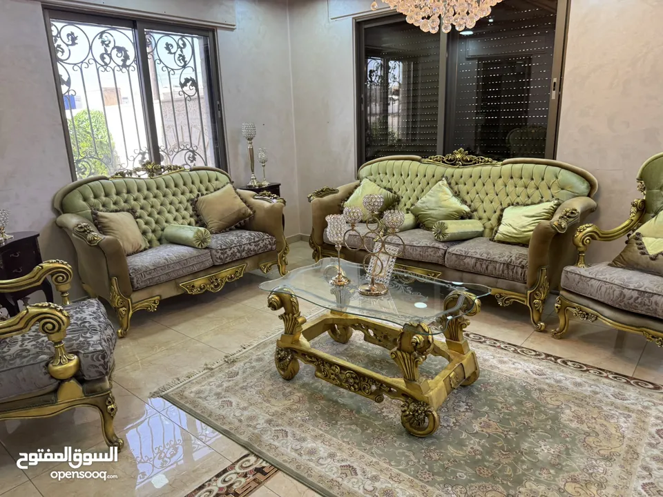 كنب مصري دمياطي مريح جدًا محفر لون اخضر و بيج محفر ذهبي عدد 7مقاعد + طاولة
