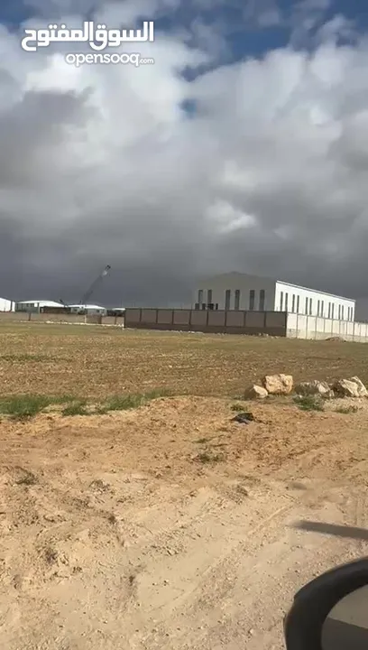 أرض للأيجار أو الاستثمار تصلح لبناء هنجر و مستودعات او كراج شاحنات خلف مقبرة المسيحية قرب الترخيص