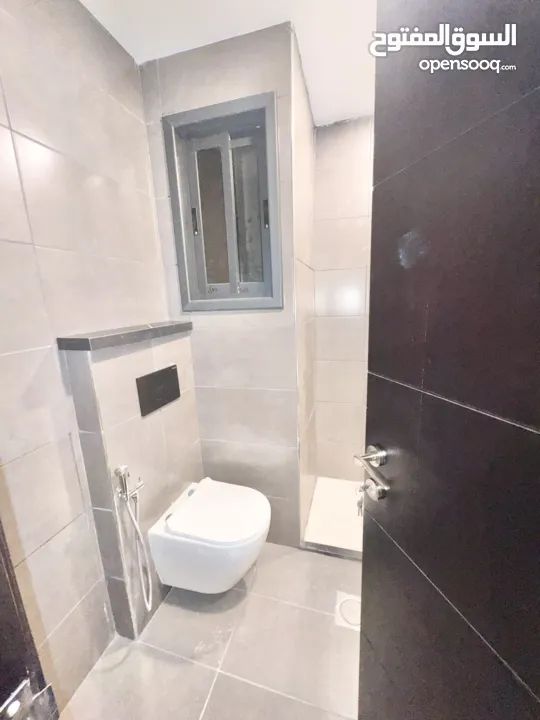 شقة طابقية 3 غرف ماستر والعمارة فقط 6 شقق