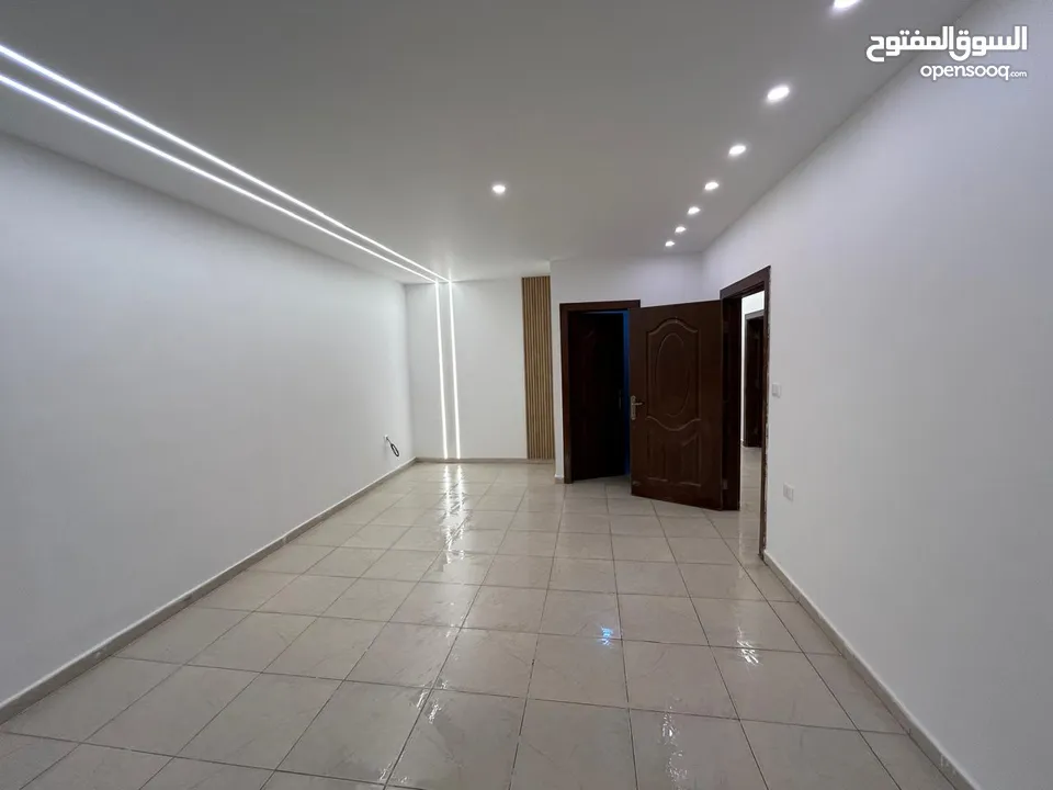 شقة للبيع في البنيات طابق ارضي مع ترسات واسعة