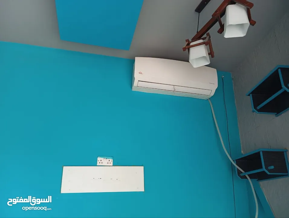 فرصة نادرة لأصحاب المكاتب والشركات الناشئة! أثاث مكتبي متكامل ومستعمل بحالة ممتازة – للبيع بسعر مميز