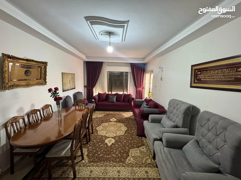 طقم كنب مع مفردتين