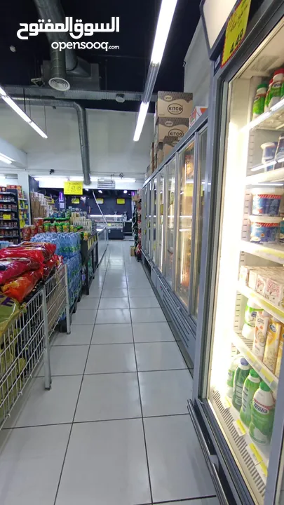 أسواق تجارية للبيع (بقالة وتموين، ملحمة، ديلي، منظفات،  عناية شخصية، ادوات منزلية) موقع مميز