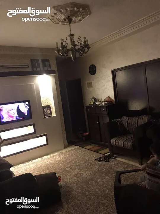 شقة للبيع في أم زويتيه