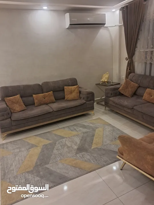 طقم كنب ثقيل زان 8 مقاعد اسفنج دانلوب بسعر مغري قابل للتفاوض