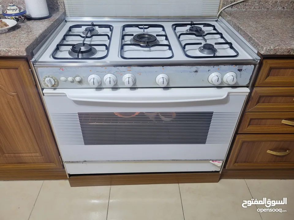 غاز تكنو إيطالي بحالة ممتازة خمس عيون