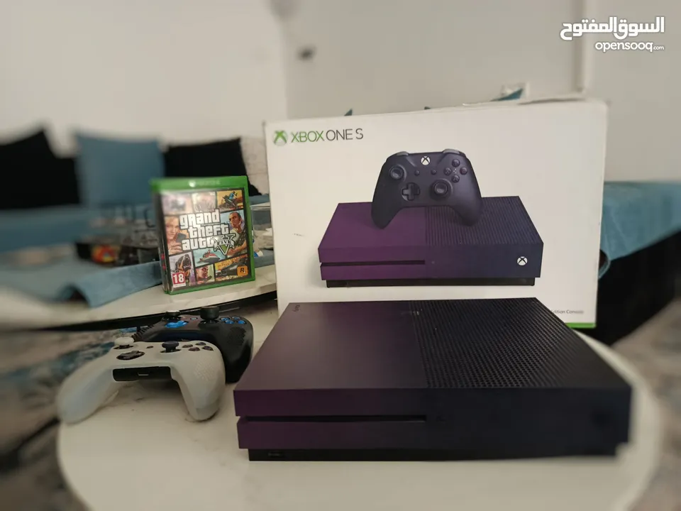 جهاز XBOX 1S مستعمل المواصفات: 1T  ايادي عدد: 2  اكثر من 8 العاب مدفوعه