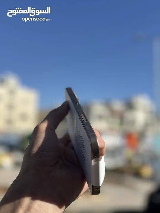 Iphone 16 pro 128GB  مشحون كم شحنة بحال الوكالة بسعر حررقق