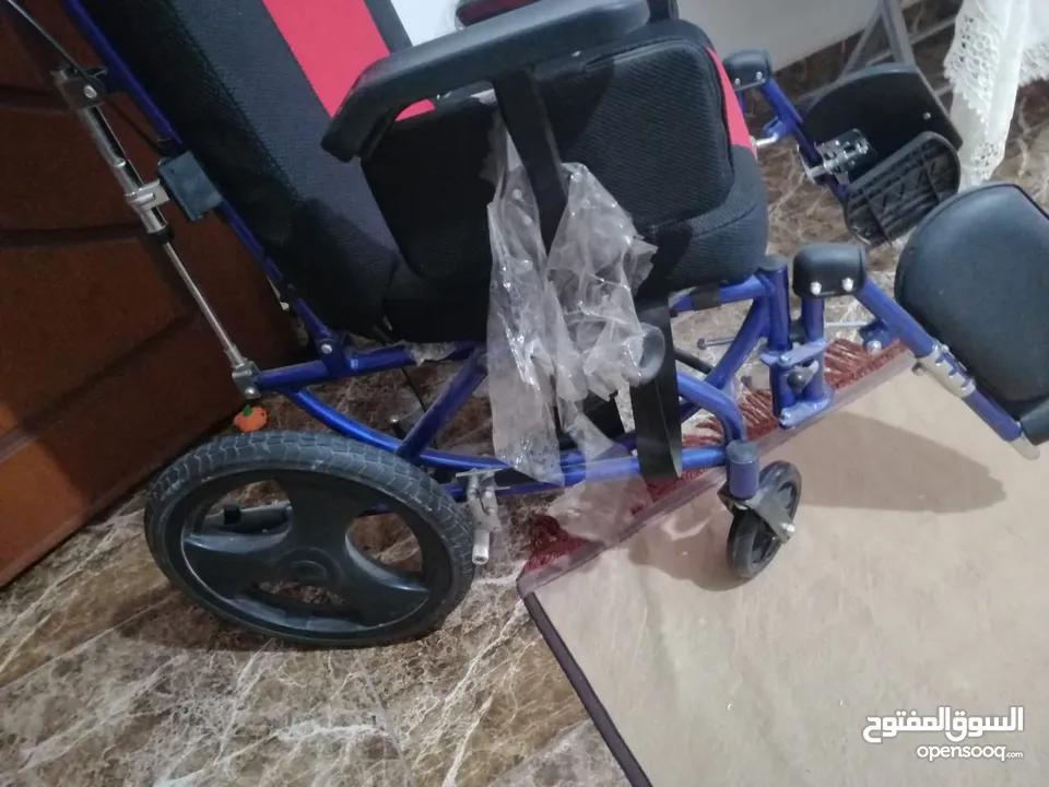 للبيع بسعر مغري كرسي متحرك لم يستخدم