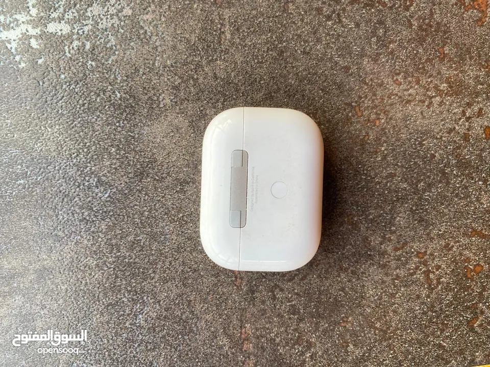 AirPods Pro بحالة ممتازة الشاحن مع سماعة يسار فقط