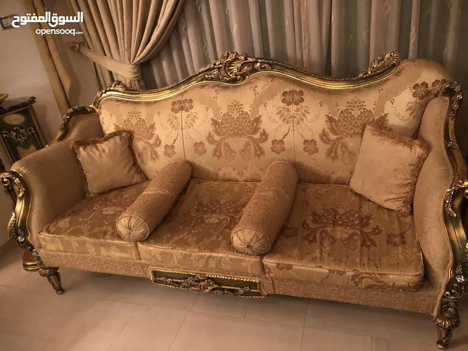 طقم صالون كامل للبيع بحالة ممتازه