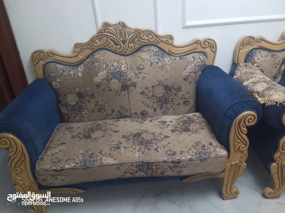 طقم كنب تفصيل تسع مقاعد للبيع