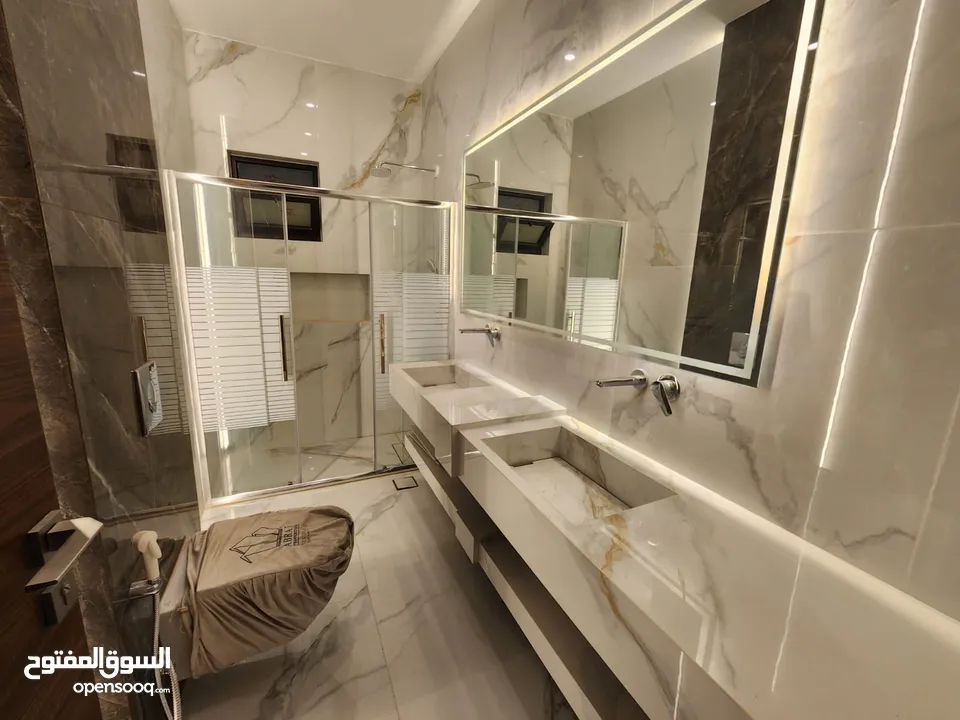 شقة طابقية فاخرة للبيع في عبدون ref : 14384