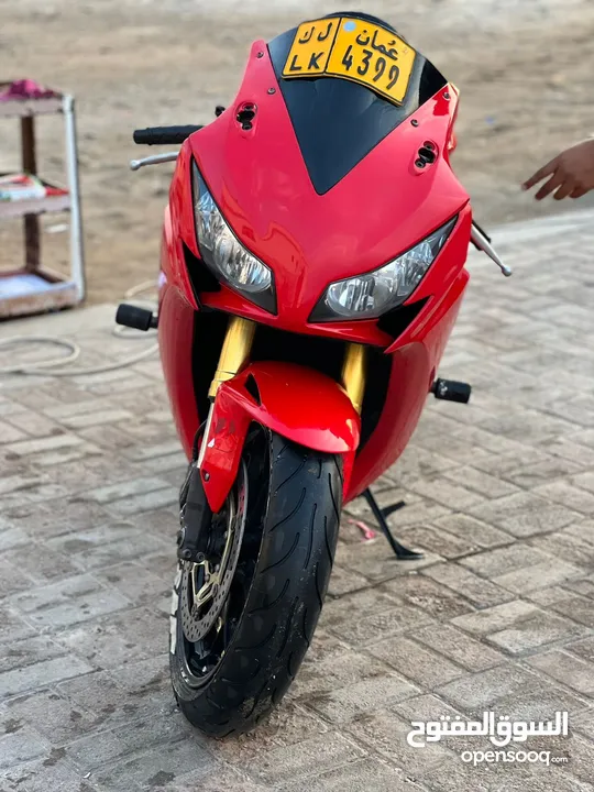 للبيع دراجه ناريه نوع هوندا خليجي CBR1000RR نظيفه جدا موديل 2014