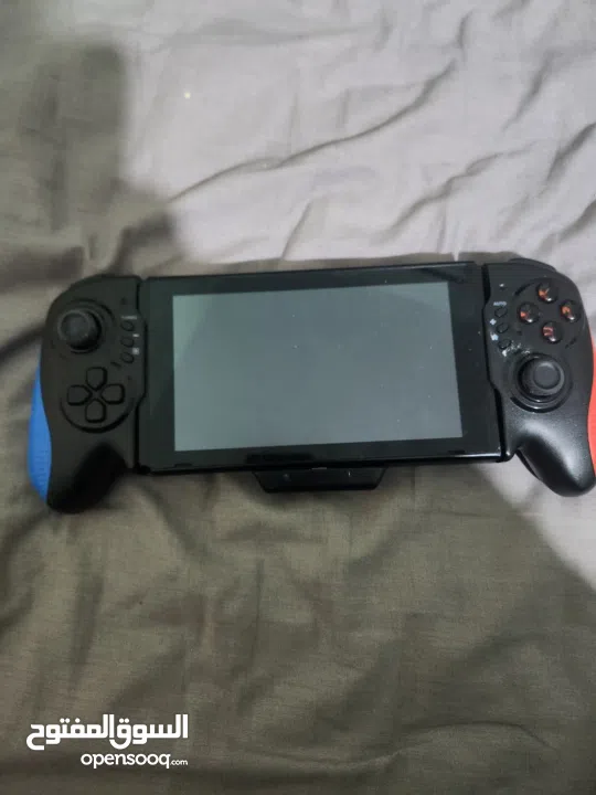 نينتندو سويتش مع كينترولارنينتندو سويتش مع كينترولارنينتندو سويتش مع كينترولار