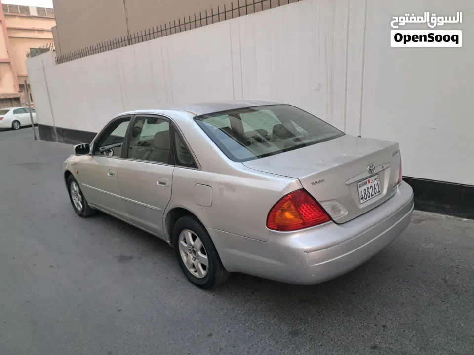 للبيع تويوتا افالون موديل 2000