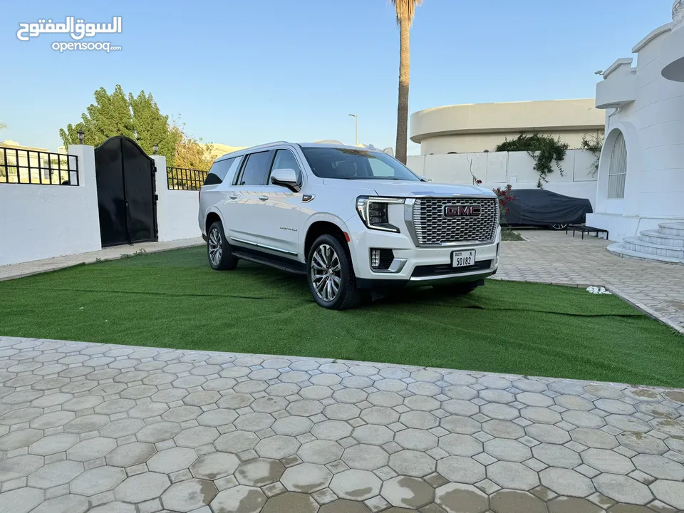 GMC YUKON DENALI نظيفة جدا بحالة الوكالة