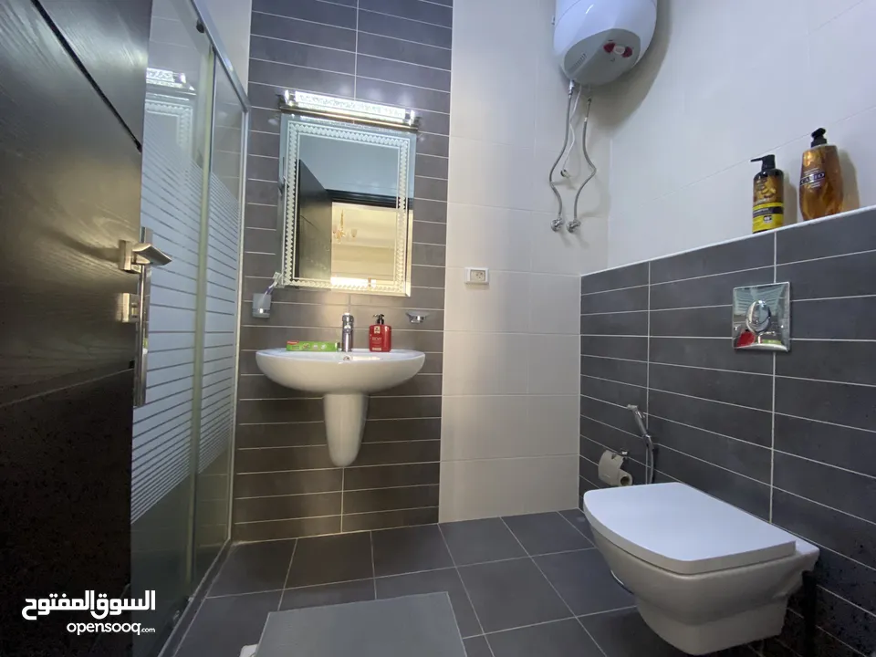 شقة فخمة مفروشة كامل للإيجار-طابق ثاني-110م-الصويفية- 3 دقايق من Swefieh village